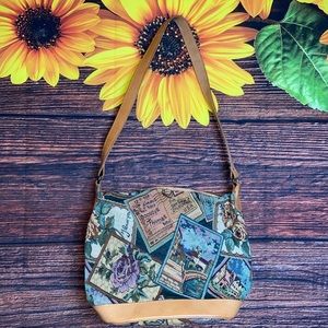 🎉ON SALE🎉Vintage Rich mark Tapestry Floral Handbags